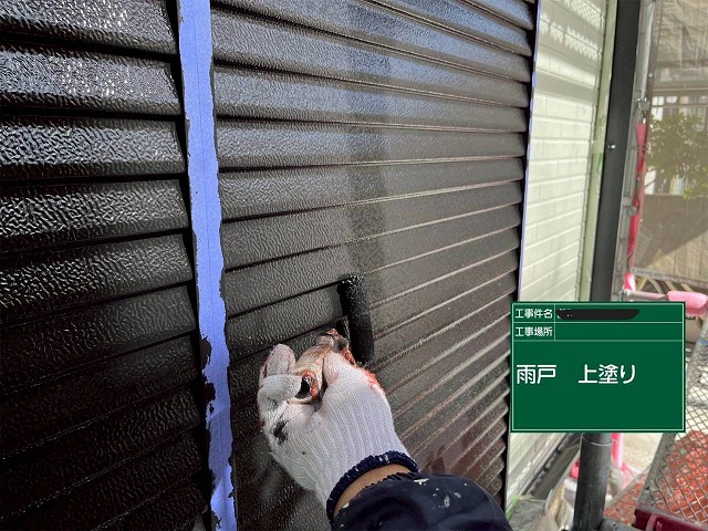 明石市　雨戸の上塗り作業